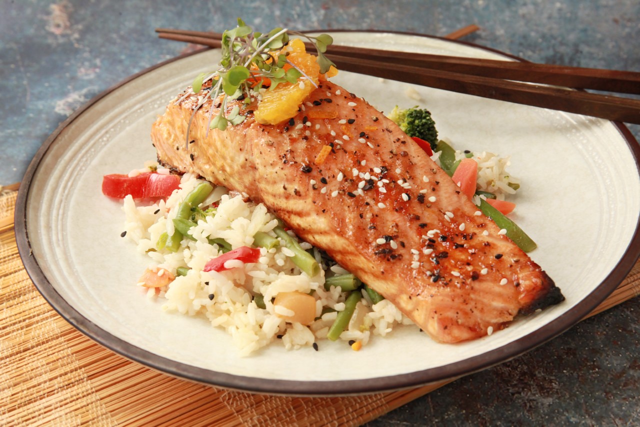 Saumon asiatique à l’orange et son mélange de légumes pour sauté style